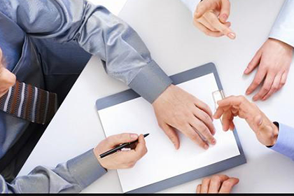 若他人欠款，能否向其亲属追偿？